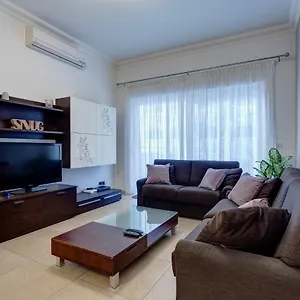 https://gorgeous-apartment-with-terrace-in-fort-cambridge-pool.qawrahotelsmalta.org